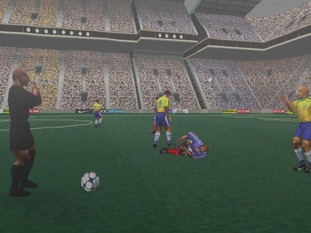 187894-ronaldo-v-football-playstation-screenshot-roberto-carlos