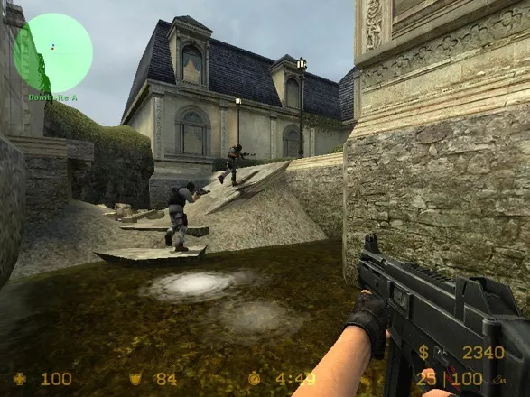 Counter-Strike: Source Windows Terrorists heading to a bomb site.