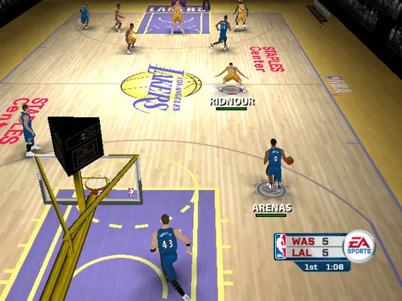 NBA Live 06 Windows Arenas brings the ball up