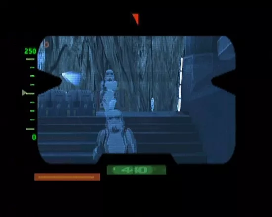 Star Wars: Jedi Knight II - Jedi Outcast Xbox Kyle using binoculars just to see Stormtroopers rushing towards him.