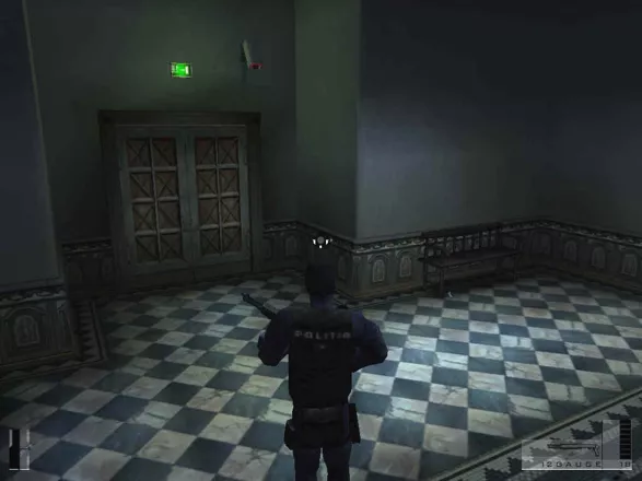 Hitman: Contracts Windows Disguised as a cop, I have better protection...