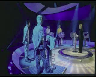 Weakest Link PlayStation The game starts with a video sequence in which the camera zooms around the studio while a mock show is in progress. Then the presenter sets the tone for the show and we&#x27;re off
