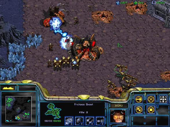 StarCraft: Brood War Windows Attacking the Zerg hives with Protoss forces.